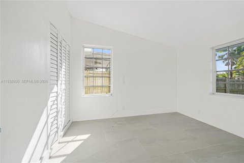 Casa en venta en Fort Lauderdale, Florida, 3 dormitorios, 134.71 m2 № 1996720 - foto 3