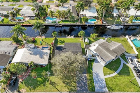 Casa en venta en Fort Lauderdale, Florida, 3 dormitorios, 134.71 m2 № 1996720 - foto 13