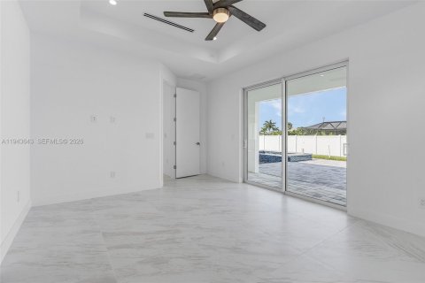 House in Cape Coral, Florida 3 bedrooms № 2000247 - photo 18