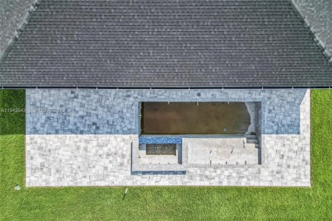 House in Cape Coral, Florida 3 bedrooms № 2000247 - photo 29