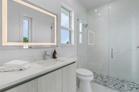 House in Cape Coral, Florida 3 bedrooms № 2000247 - photo 22