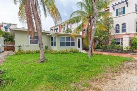 House in Fort Lauderdale, Florida 2 bedrooms, 95.78 sq.m. № 1946613 - photo 2