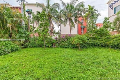 House in Fort Lauderdale, Florida 2 bedrooms, 95.78 sq.m. № 1946613 - photo 13