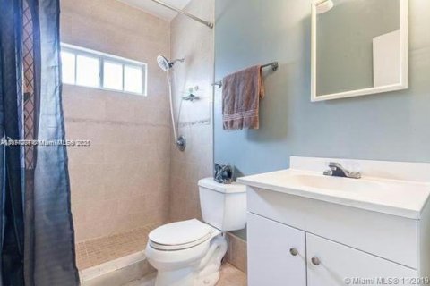 House in Fort Lauderdale, Florida 2 bedrooms, 95.78 sq.m. № 1946613 - photo 10