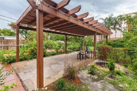 House in Fort Lauderdale, Florida 2 bedrooms, 95.78 sq.m. № 1946613 - photo 14