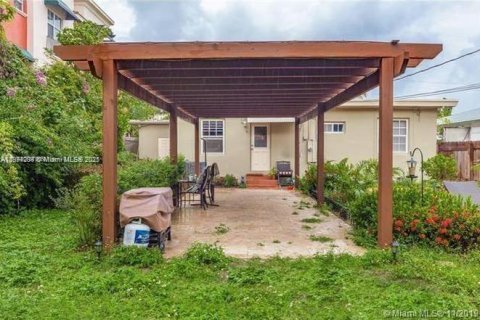 House in Fort Lauderdale, Florida 2 bedrooms, 95.78 sq.m. № 1946613 - photo 15