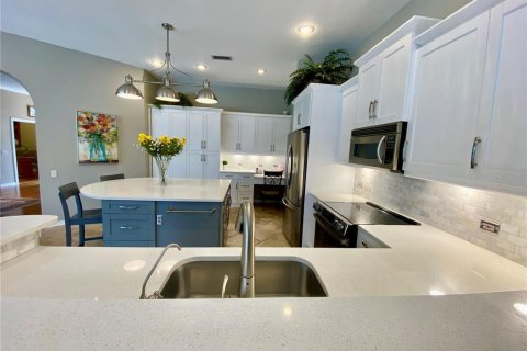 House in Palm Harbor, Florida 5 bedrooms, 315.59 sq.m. № 1757876 - photo 15