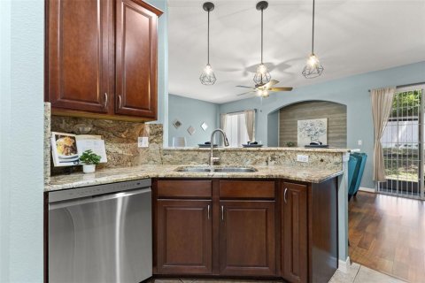 Townhouse in New Port Richey, Florida 3 bedrooms, 154.4 sq.m. № 1893855 - photo 11