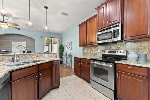 Townhouse in New Port Richey, Florida 3 bedrooms, 154.4 sq.m. № 1893855 - photo 12