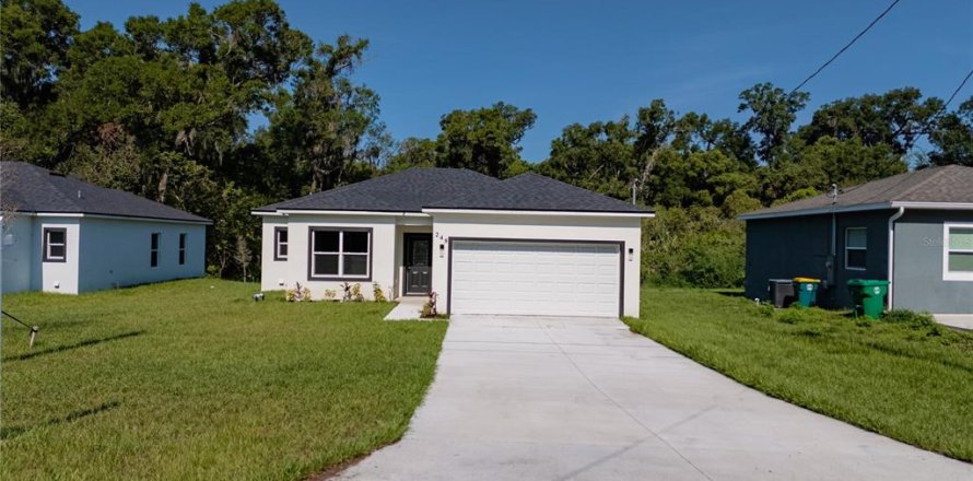 House in DeLand, Florida 3 bedrooms, 142.33 sq.m. № 1742749