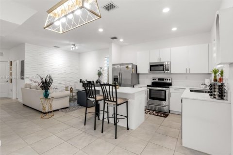 Townhouse in Homestead, Florida 3 bedrooms, 123.37 sq.m. № 1875107 - photo 1
