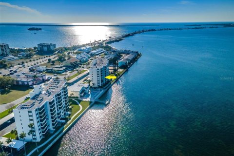 Condo à Dunedin, Floride, 2 chambres  № 2431736