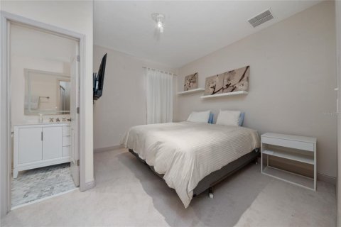 House in Orlando, Florida 4 bedrooms, 275.55 sq.m. № 1778473 - photo 21