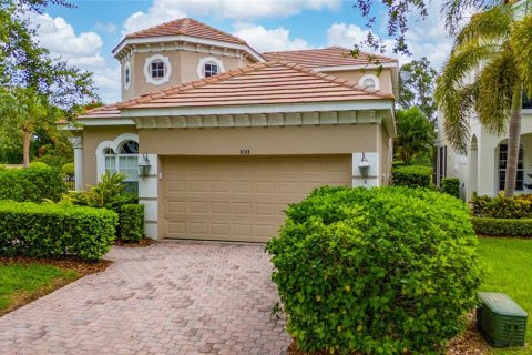 House in Orlando, Florida 4 bedrooms, 275.55 sq.m. № 1778473 - photo 2