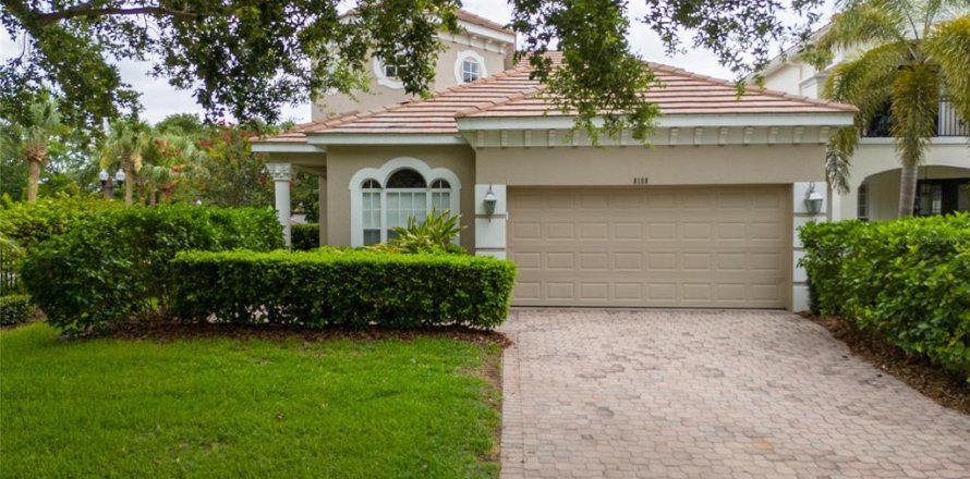 House in Orlando, Florida 4 bedrooms, 275.55 sq.m. № 1778473