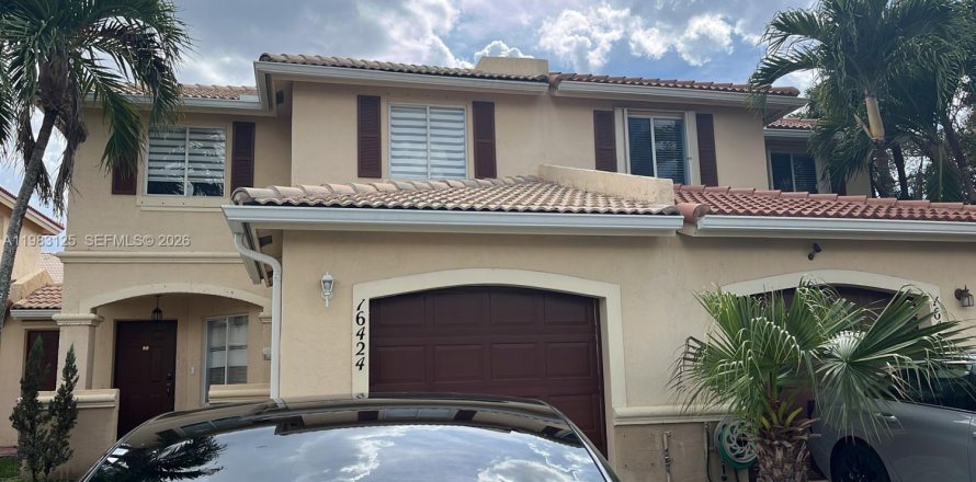 Adosado en Miami, Florida 3 dormitorios, 154.87 m2 № 2056720