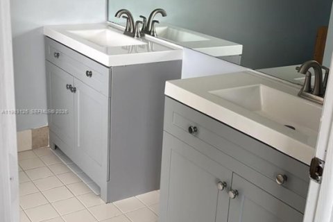 Adosado en alquiler en Miami, Florida, 3 dormitorios, 154.87 m2 № 2056720 - foto 5