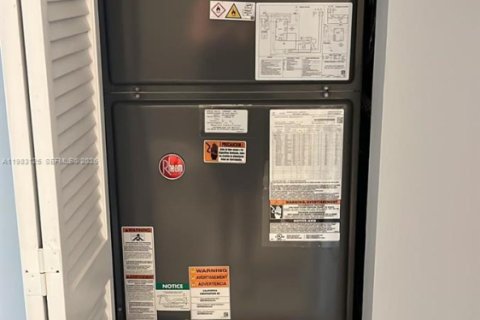 Adosado en alquiler en Miami, Florida, 3 dormitorios, 154.87 m2 № 2056720 - foto 6