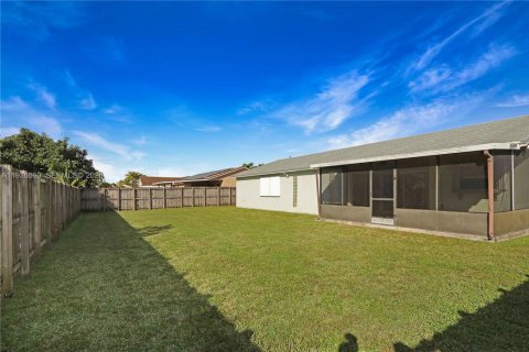 House in Homestead, Florida 4 bedrooms, 148.83 sq.m. № 1995769 - photo 20