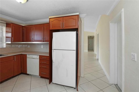 House in Homestead, Florida 4 bedrooms, 148.83 sq.m. № 1995769 - photo 8
