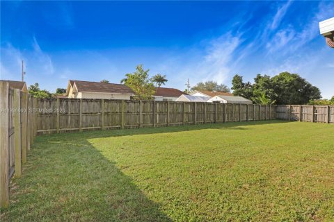 House in Homestead, Florida 4 bedrooms, 148.83 sq.m. № 1995769 - photo 22