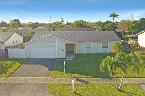 House in Homestead, Florida 4 bedrooms, 148.83 sq.m. № 1995769 - photo 1