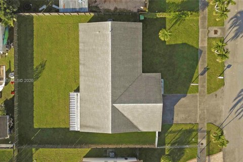 House in Homestead, Florida 4 bedrooms, 148.83 sq.m. № 1995769 - photo 3