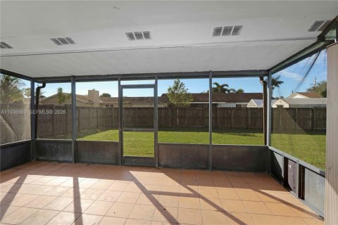 House in Homestead, Florida 4 bedrooms, 148.83 sq.m. № 1995769 - photo 19