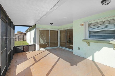 House in Homestead, Florida 4 bedrooms, 148.83 sq.m. № 1995769 - photo 18