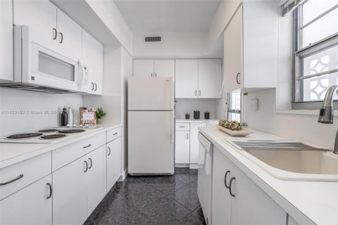 Купить кондоминиум в Бей-Харбор-Айлендс, Флорида 2 спальни, 102.66м2, № 1951249 - фото 26