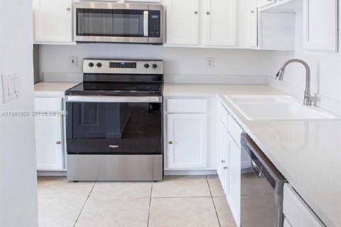 Adosado en alquiler en Miami, Florida, 3 dormitorios, 114.64 m2 № 1999751 - foto 8