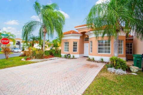 Adosado en alquiler en Miami, Florida, 3 dormitorios, 114.64 m2 № 1999751 - foto 2