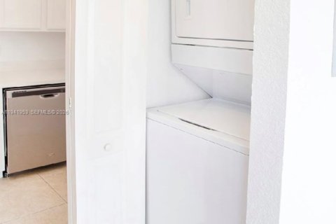 Adosado en alquiler en Miami, Florida, 3 dormitorios, 114.64 m2 № 1999751 - foto 11