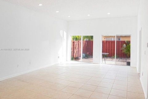Adosado en alquiler en Miami, Florida, 3 dormitorios, 114.64 m2 № 1999751 - foto 6
