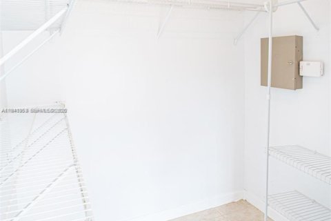 Adosado en alquiler en Miami, Florida, 3 dormitorios, 114.64 m2 № 1999751 - foto 18