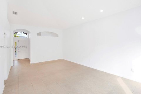 Adosado en alquiler en Miami, Florida, 3 dormitorios, 114.64 m2 № 1999751 - foto 4