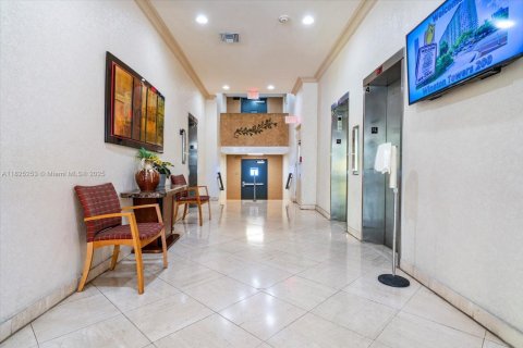 Condo in Sunny Isles Beach, Florida  № 1792599 - photo 13