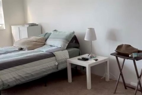 Condo in Sunny Isles Beach, Florida  № 1792599 - photo 2