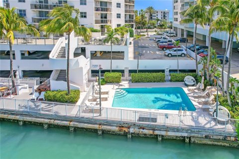 Купить кондоминиум в Майами-Бич, Флорида 1 комната, 69.31м2, № 1995901 - фото 30