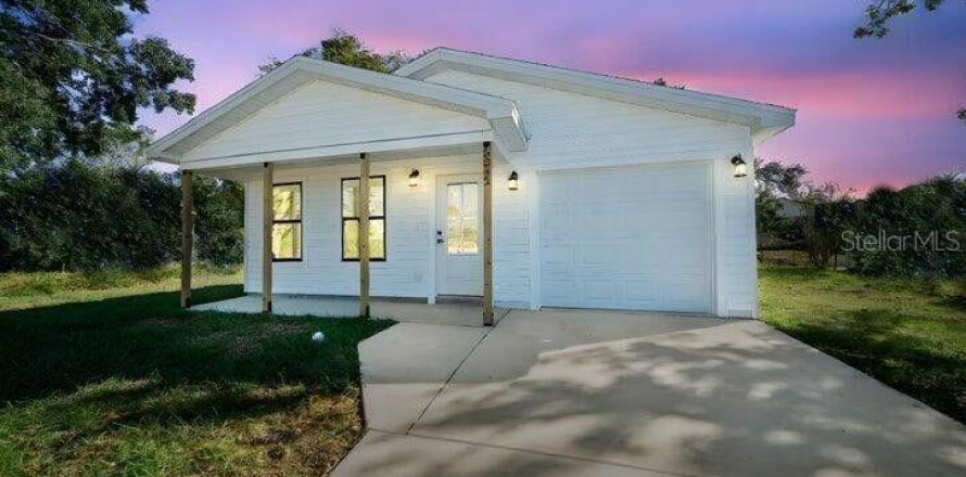 House in Weeki Wachee, Florida 3 bedrooms, 93.65 sq.m. № 2210626