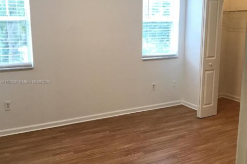 Condominio en alquiler en Coral Springs, Florida, 1 dormitorio, 78.6 m2 № 1978112 - foto 4