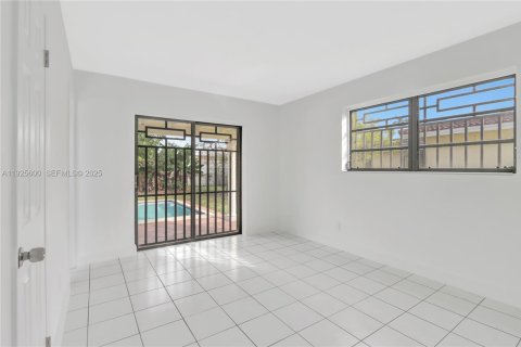 House in Miami, Florida 3 bedrooms, 134.89 sq.m. № 1986545 - photo 8