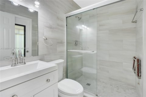 House in Miami, Florida 3 bedrooms, 134.89 sq.m. № 1986545 - photo 7