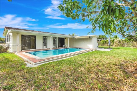 House in Miami, Florida 3 bedrooms, 134.89 sq.m. № 1986545 - photo 11