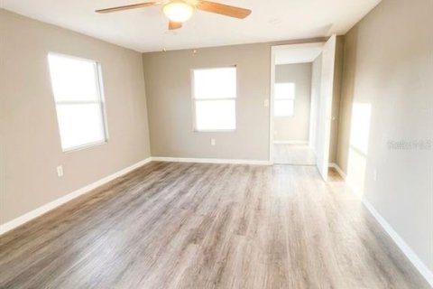 Casa en venta en Winter Haven, Florida, 2 dormitorios, 62.43 m2 № 2204721 - foto 3