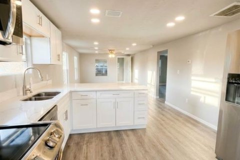 Casa en venta en Winter Haven, Florida, 2 dormitorios, 62.43 m2 № 2204721 - foto 4