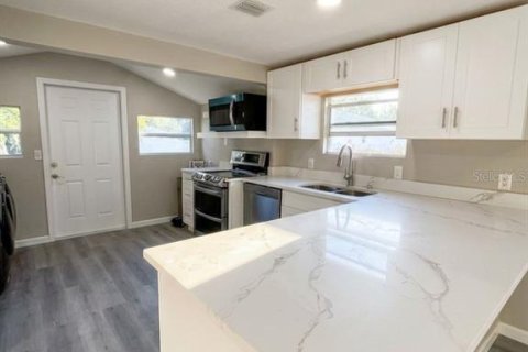 Casa en venta en Winter Haven, Florida, 2 dormitorios, 62.43 m2 № 2204721 - foto 7