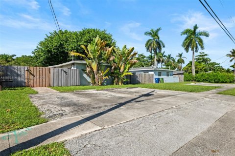 Villa ou maison à louer à Wilton Manors, Floride: 2 chambres, 76.18 m2 № 1929739 - photo 21