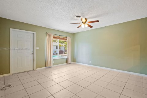 Villa ou maison à louer à Wilton Manors, Floride: 2 chambres, 76.18 m2 № 1929739 - photo 22