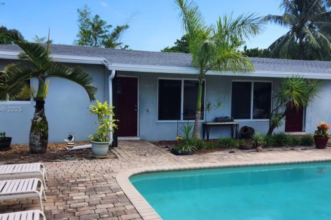 Villa ou maison à louer à Wilton Manors, Floride: 2 chambres, 76.18 m2 № 1929739 - photo 1